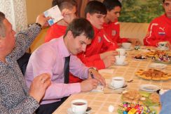 Олимпийский чемпион Евгений Устюгов посетил Детский дом № 1 в Красноярске