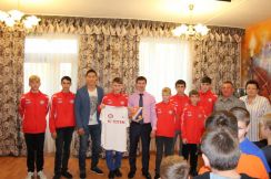 Олимпийский чемпион Евгений Устюгов посетил Детский дом № 1 в Красноярске