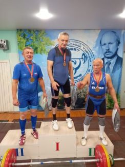 Участие ветеранов Красноярского «Динамо» в международном турнире по тяжелой атлетике