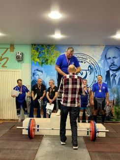 Участие ветеранов Красноярского «Динамо» в международном турнире по тяжелой атлетике