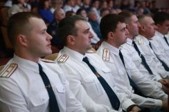 Первый заместитель председателя Красноярского «Динамо» Роман Черняев наградил сотрудников Исправительной колонии № 6 ГУФСИН России по Красноярскому краю