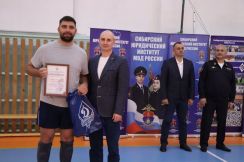 Первый заместитель председателя Красноярского «Динамо» наградил победителей и призеров волейбольного турнира
