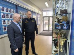 26 октября в спортивном комплексе «Динамо» (г. Красноярск) прошла рабочая встреча врио руководителя Главного управления ФССП по Красноярскому краю — главного судебного пристава края Дмитрия Николаевича Лабутина с первым заместителем председателя Красноярского «Динамо» Романом Сергеевичем Черняевым